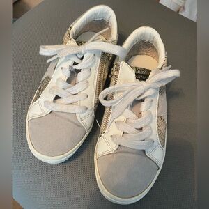 NWOB girls vintage Havana sneakers size 2